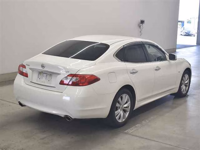 NISSAN FUGA