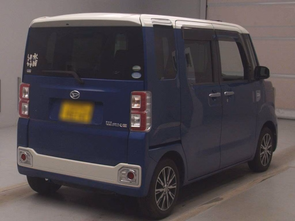 DAIHATSU WAKE