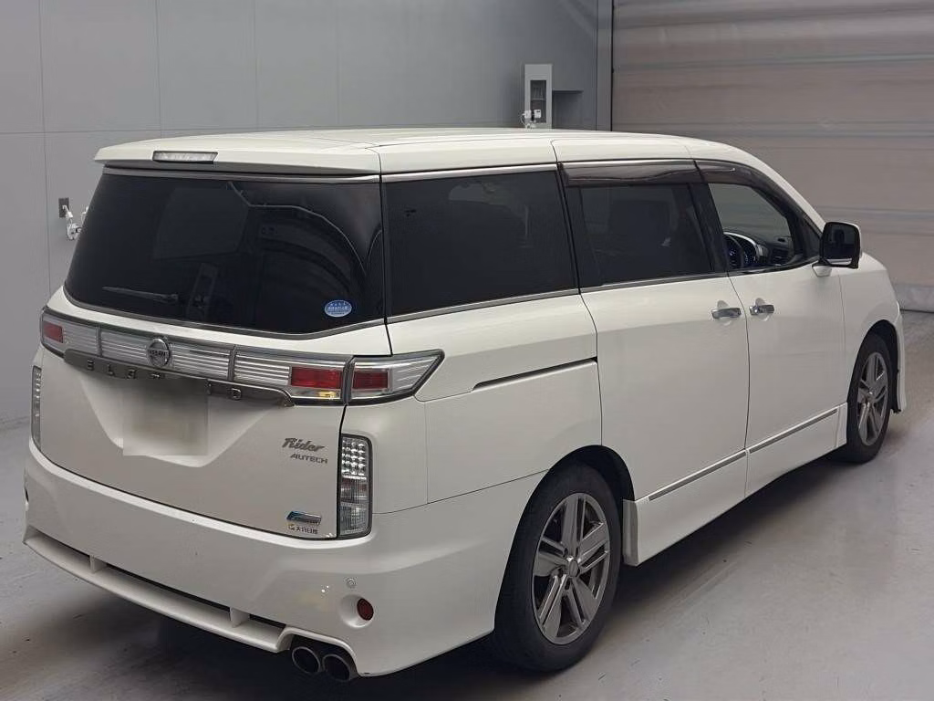 NISSAN ELGRAND