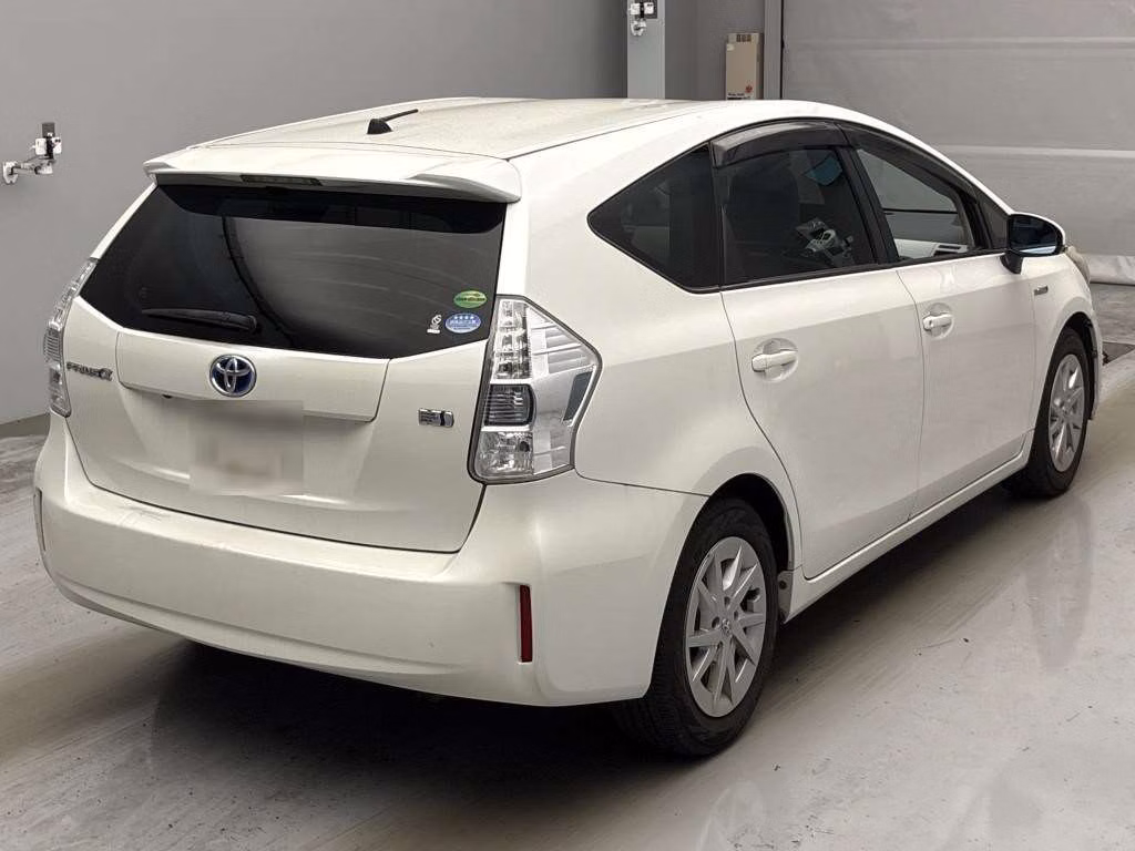 TOYOTA PRIUS ALPHA