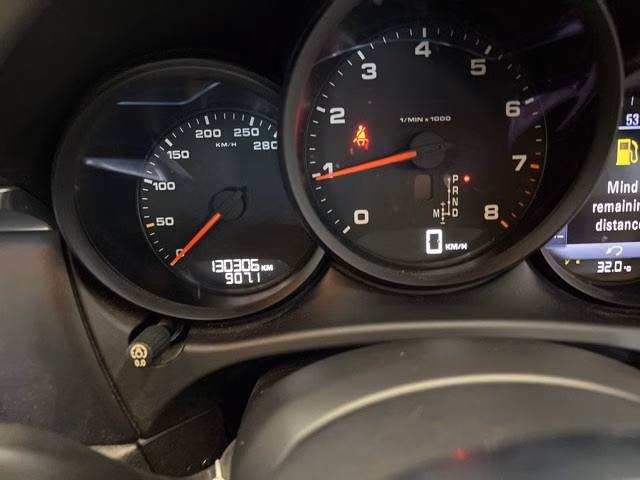 PORSCHE MACAN