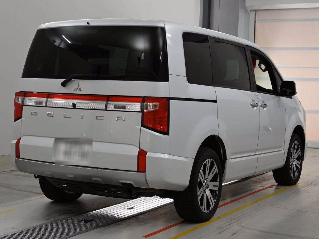 MITSUBISHI DELICA D:5