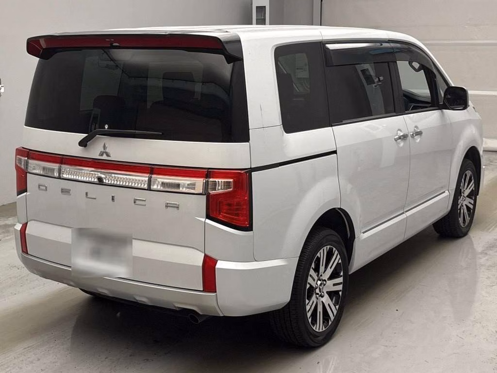 MITSUBISHI DELICA D:5