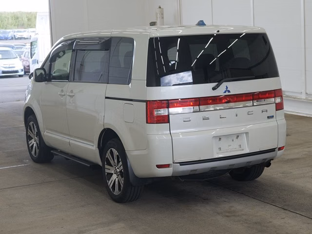MITSUBISHI DELICA D:5