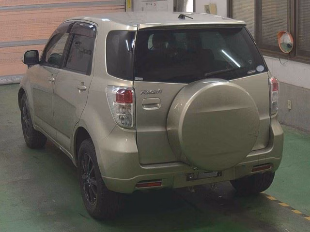 TOYOTA RUSH