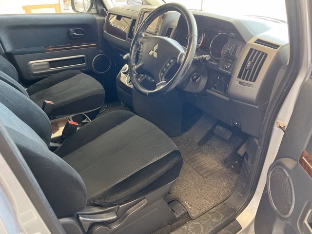 MITSUBISHI DELICA D:5