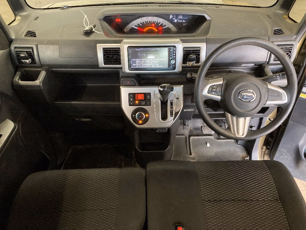DAIHATSU WAKE