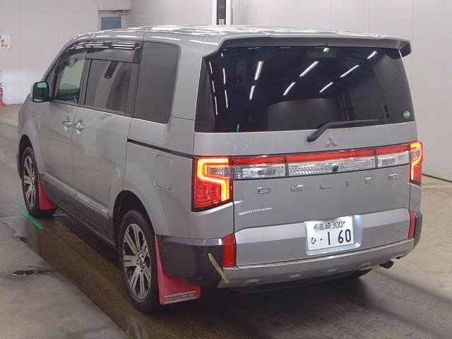 MITSUBISHI DELICA D:5
