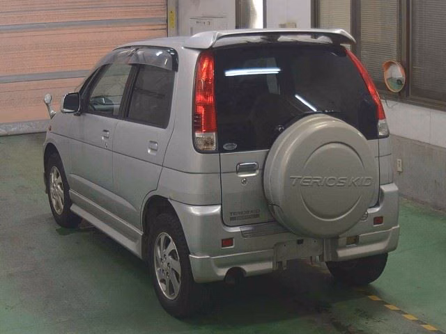 DAIHATSU TERIOS KID