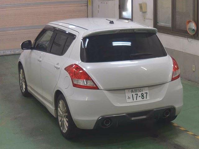 SUZUKI SWIFT