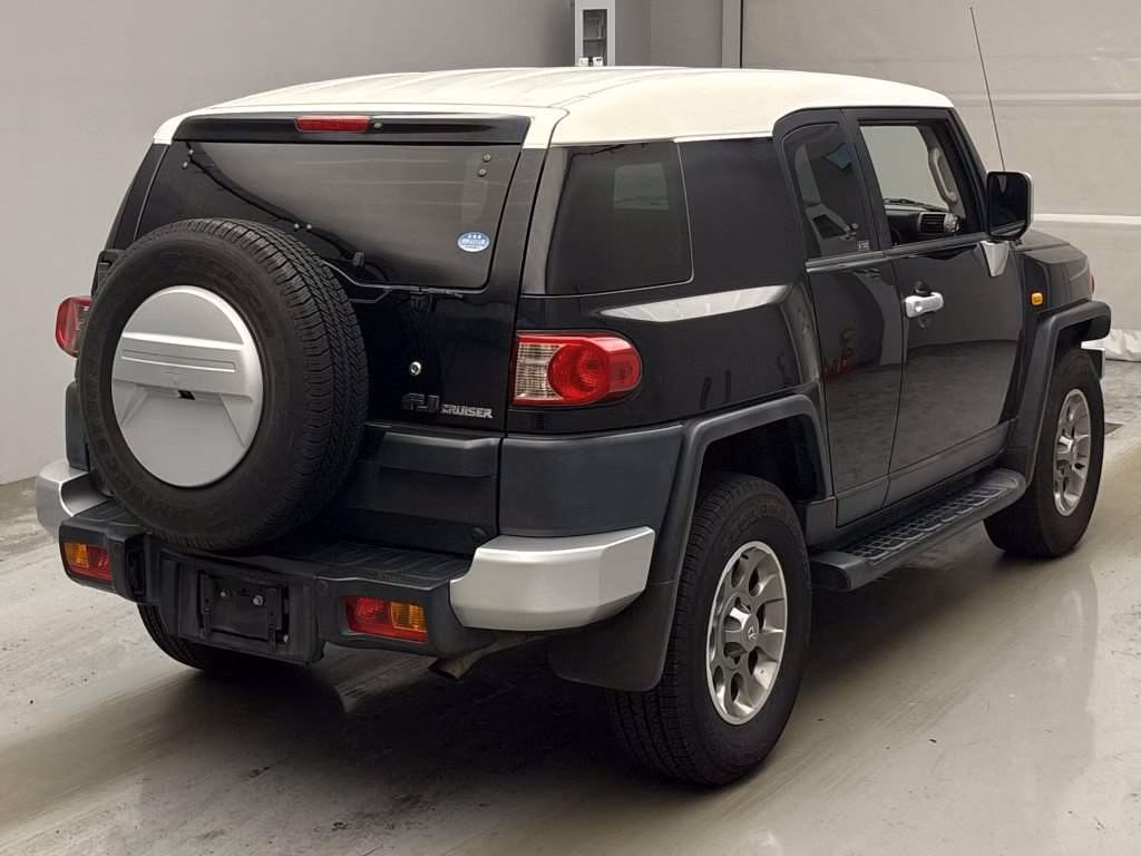 TOYOTA FJ CRUISER