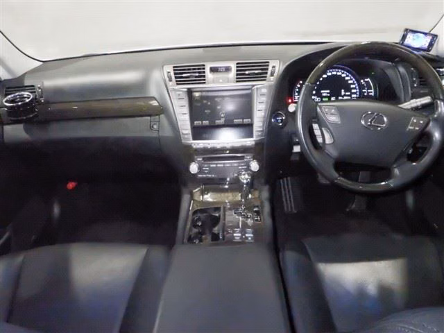 LEXUS LS600H
