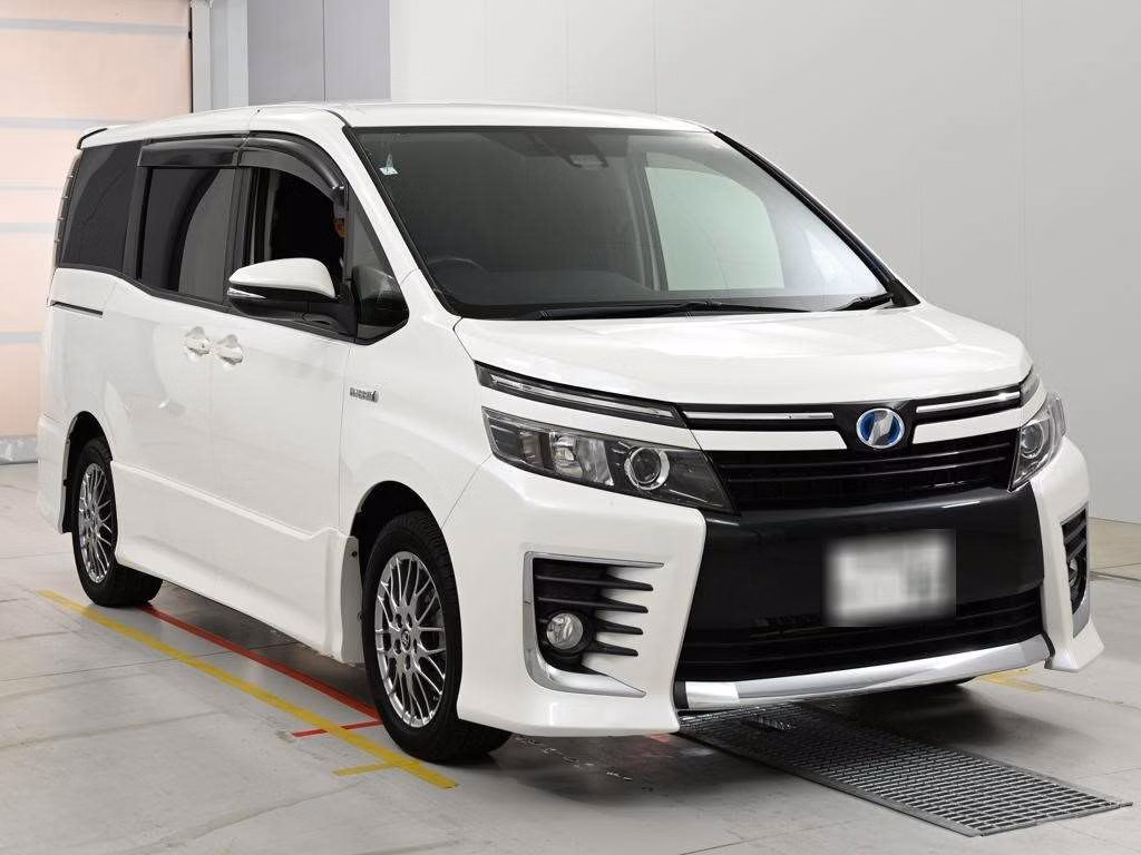 TOYOTA VOXY