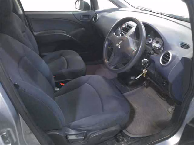 MITSUBISHI COLT
