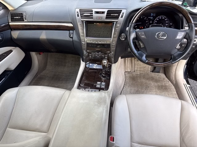 LEXUS LS600H