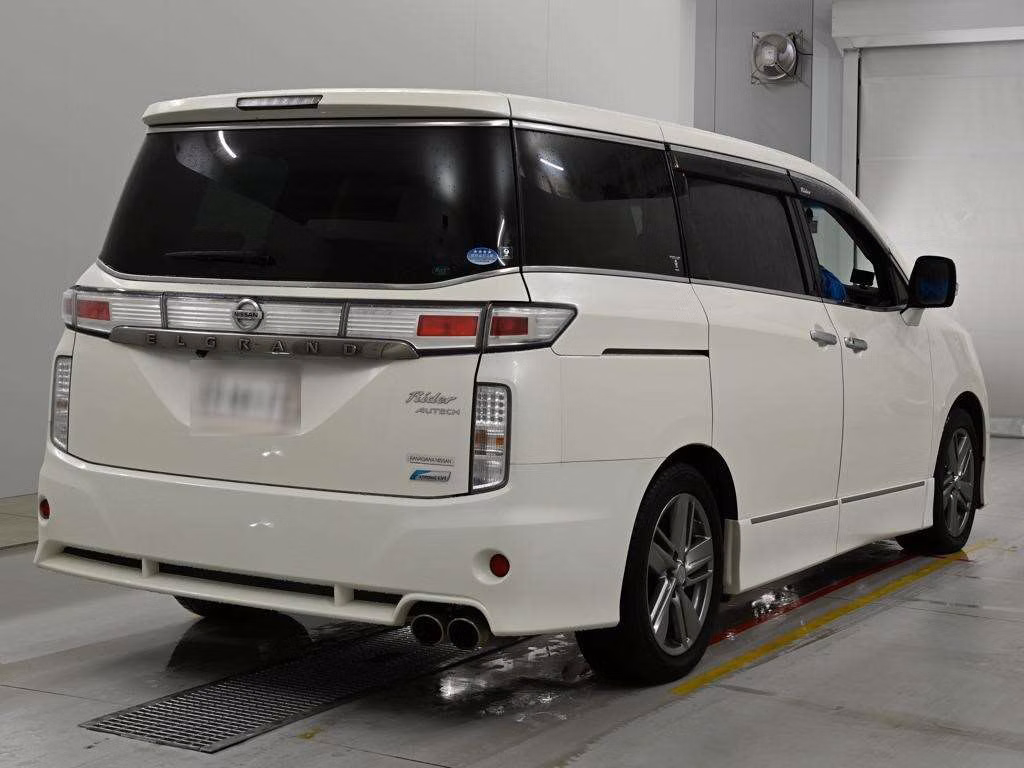 NISSAN ELGRAND