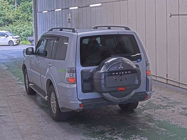 MITSUBISHI PAJERO