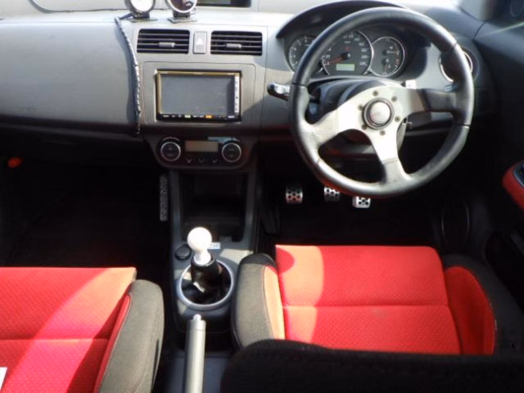 SUZUKI SWIFT