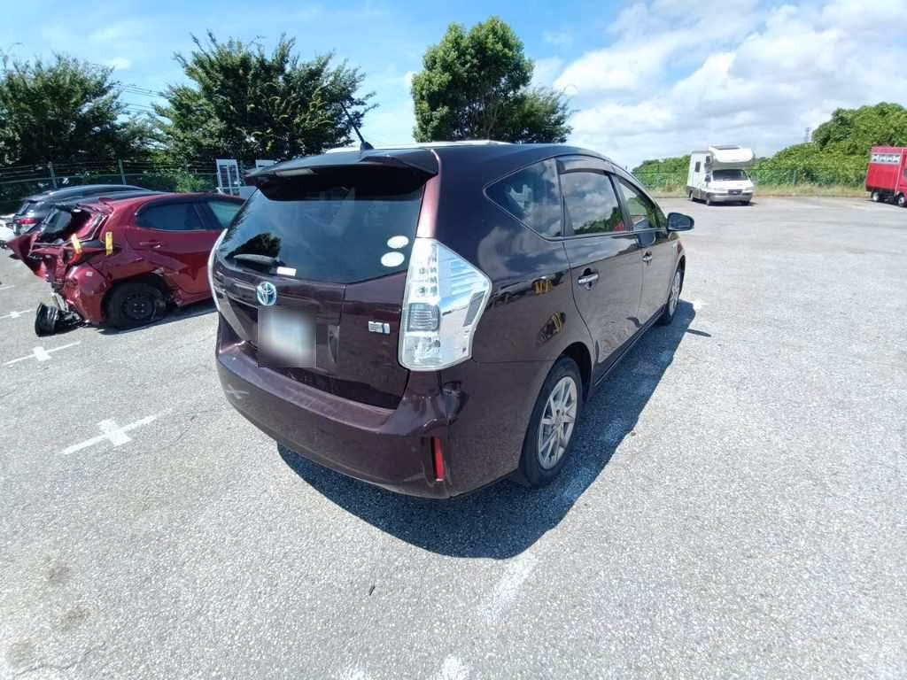 TOYOTA PRIUS ALPHA