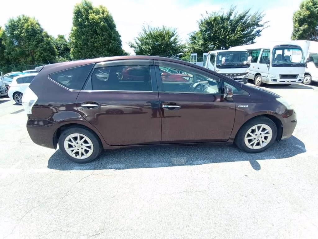 TOYOTA PRIUS ALPHA