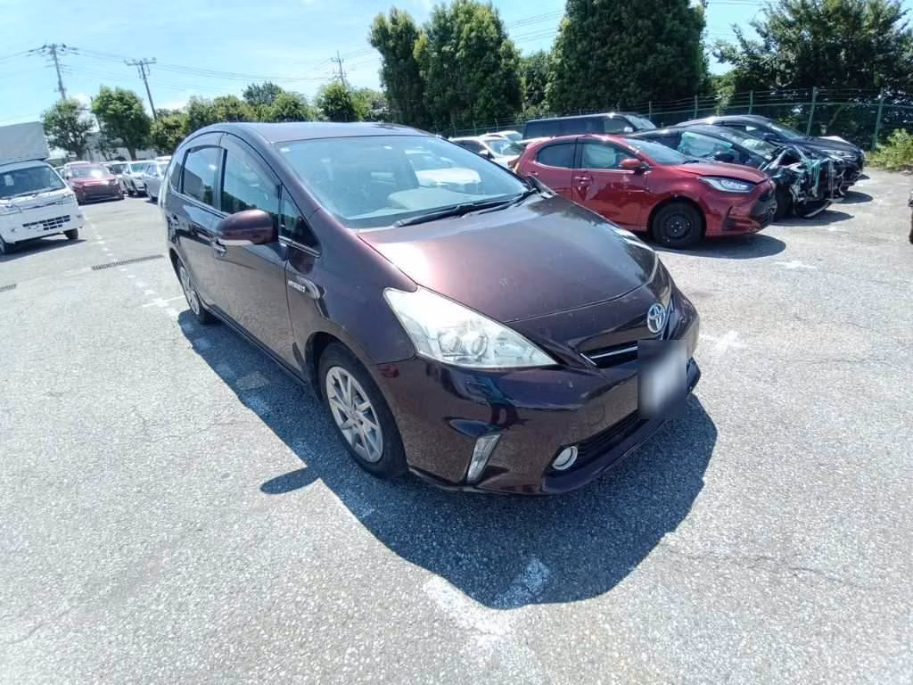 TOYOTA PRIUS ALPHA