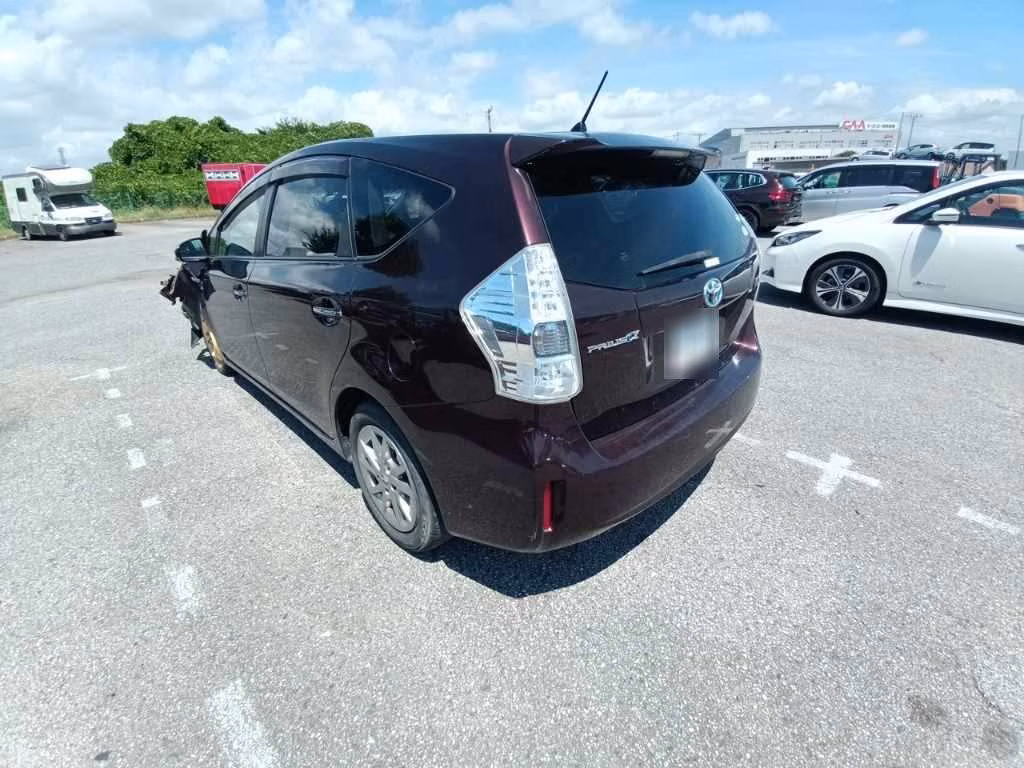 TOYOTA PRIUS ALPHA