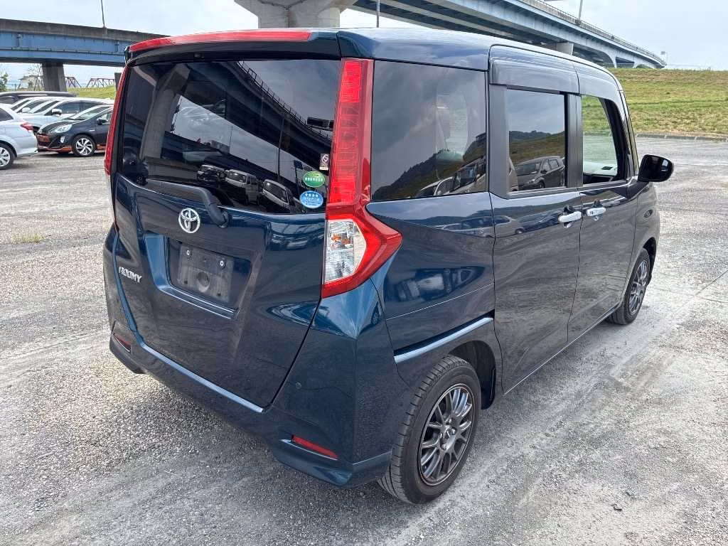 TOYOTA ROOMY