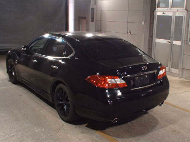 NISSAN FUGA