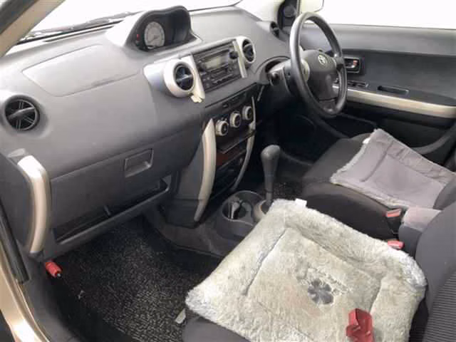 TOYOTA IST