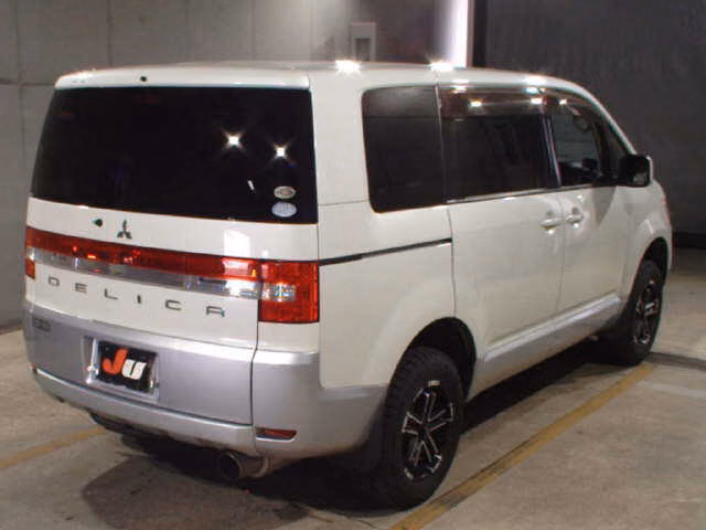 MITSUBISHI DELICA D:5