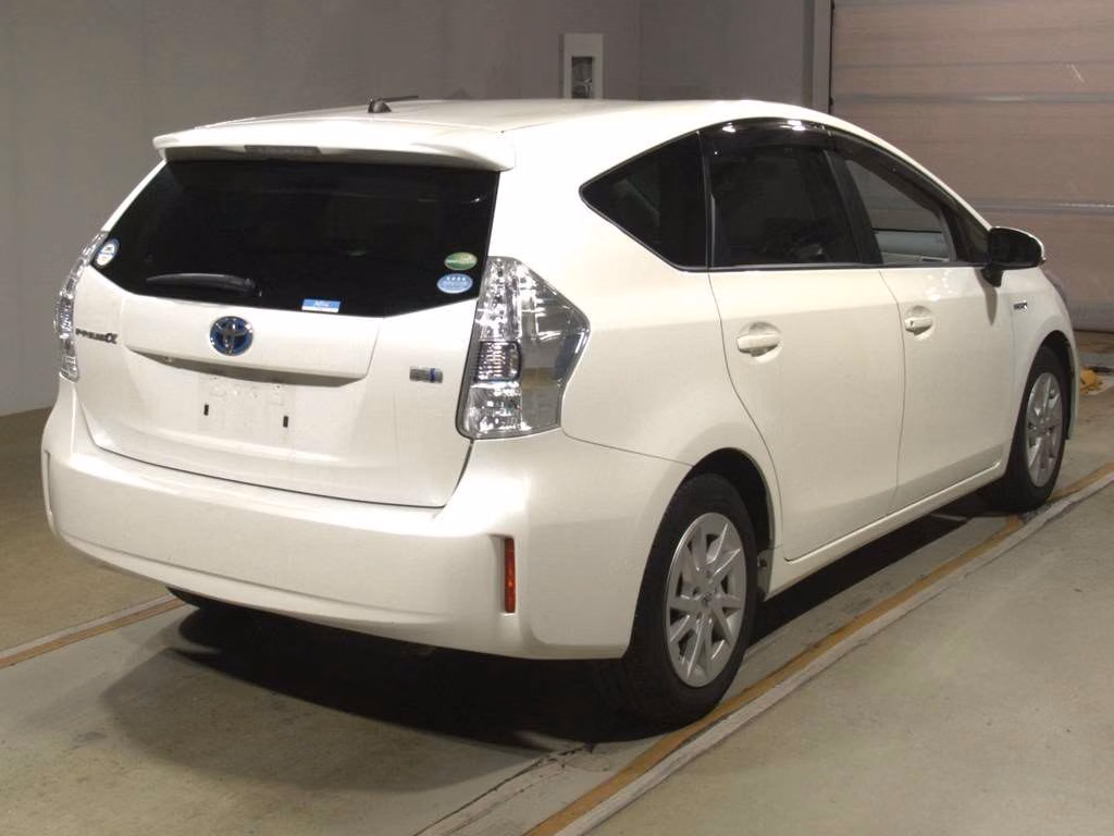 TOYOTA PRIUS ALPHA