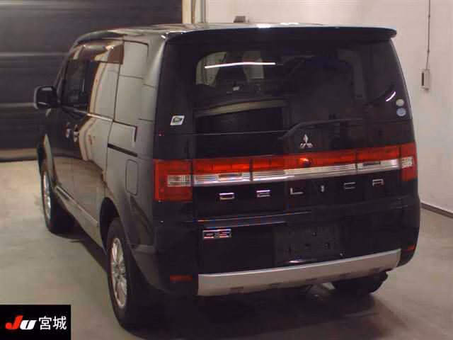 MITSUBISHI DELICA D:5