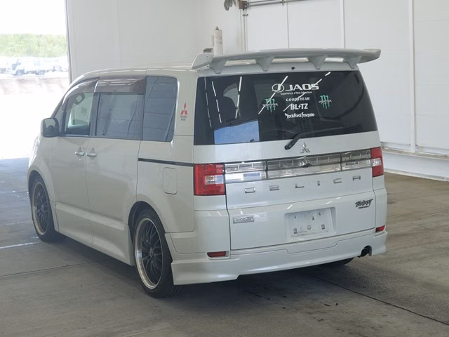 MITSUBISHI DELICA D:5