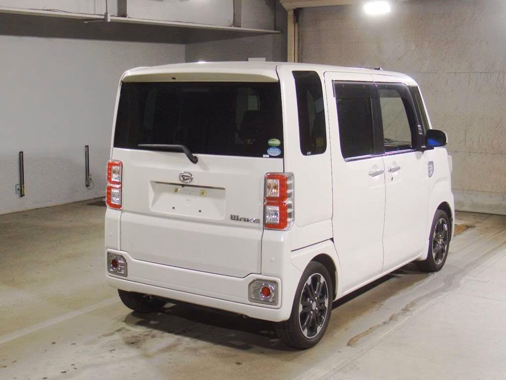 DAIHATSU WAKE