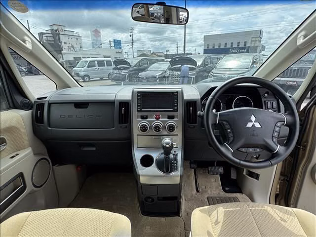 MITSUBISHI DELICA D:5