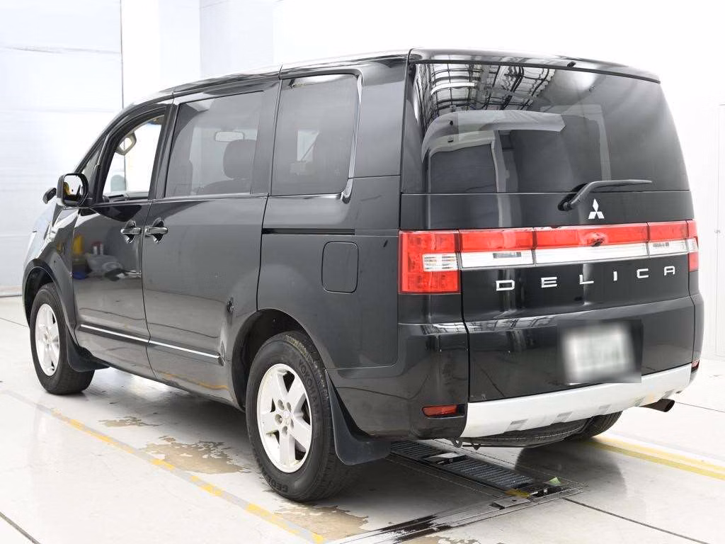 MITSUBISHI DELICA D:5