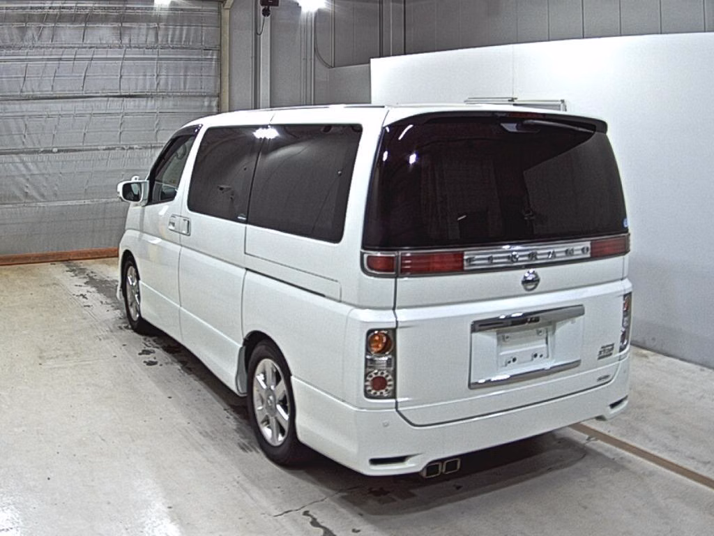 NISSAN ELGRAND