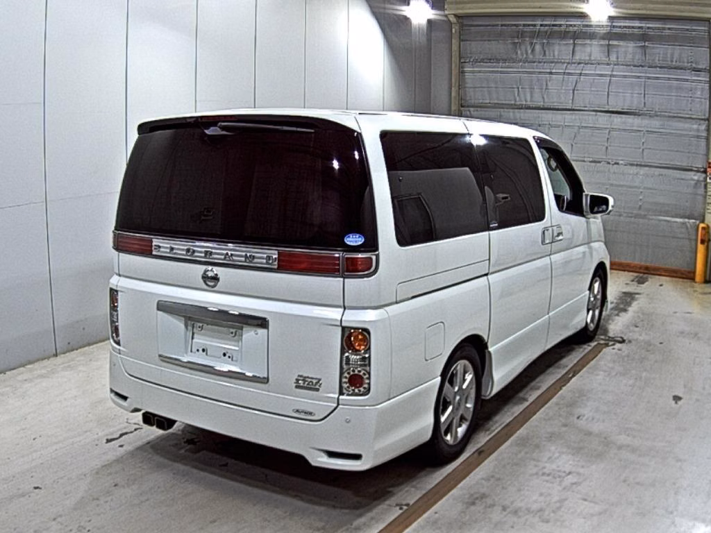 NISSAN ELGRAND