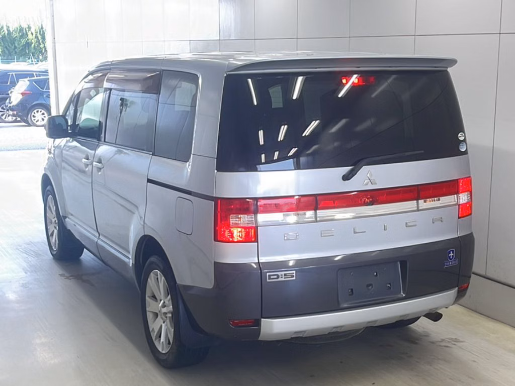 MITSUBISHI DELICA D:5