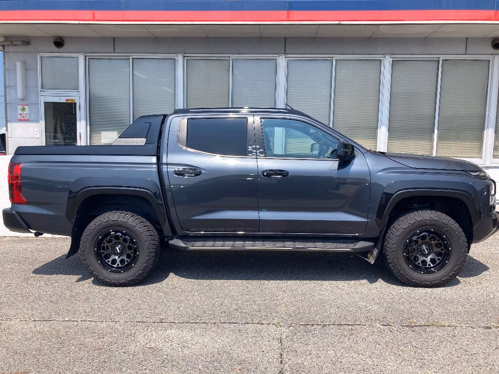 MITSUBISHI TRITON