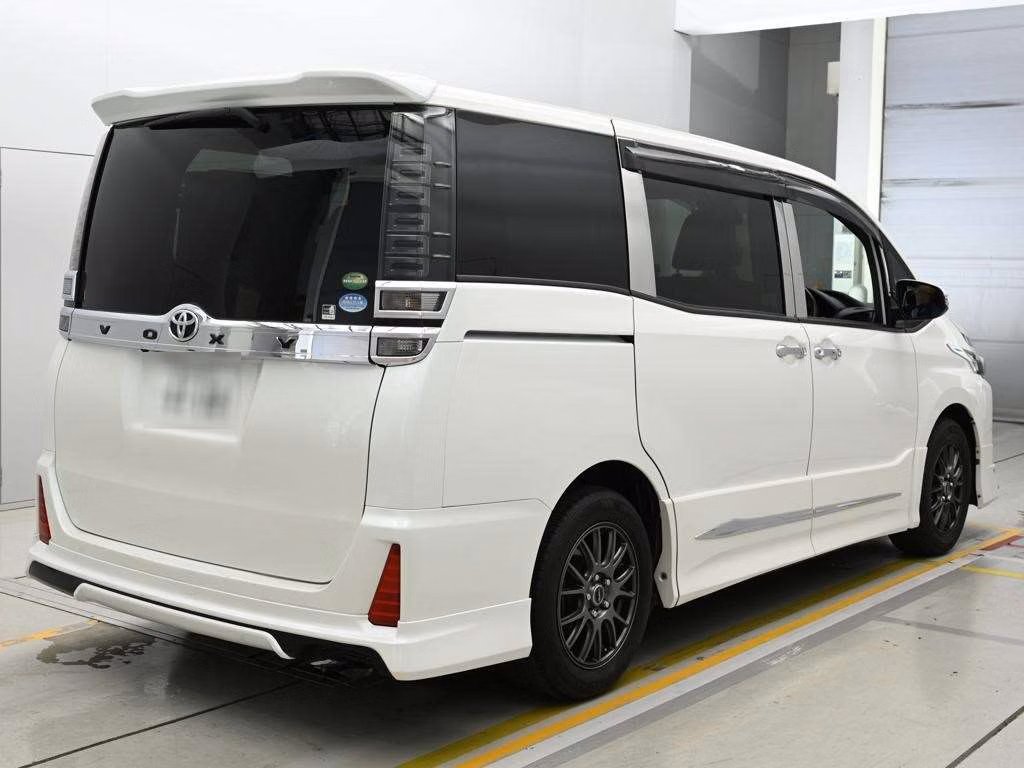 TOYOTA VOXY