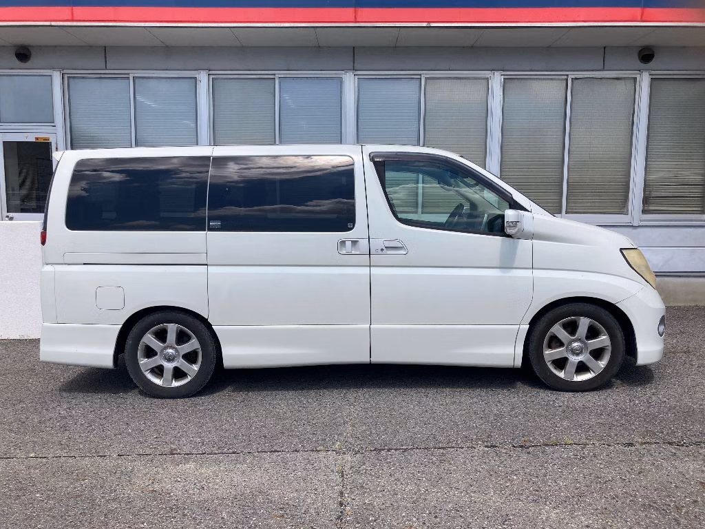 NISSAN ELGRAND