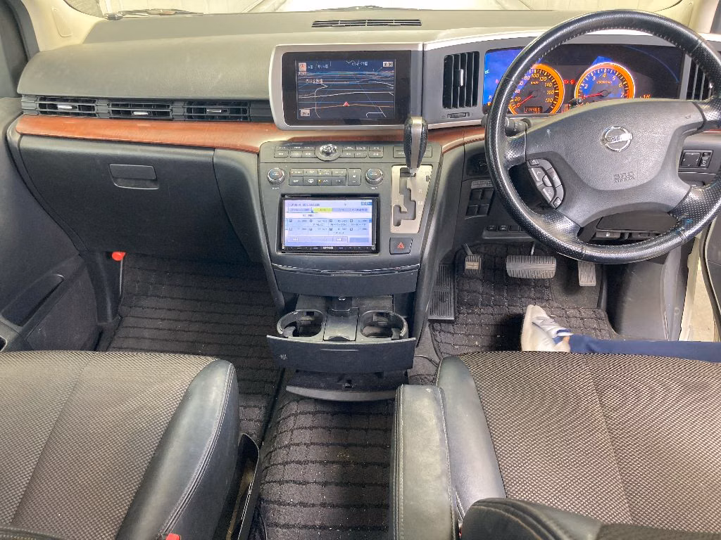 NISSAN ELGRAND