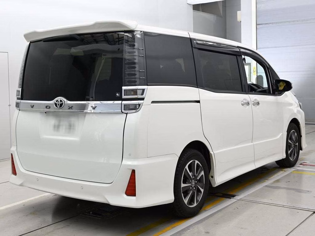 TOYOTA VOXY