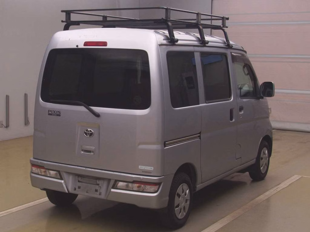 TOYOTA PIXIS VAN
