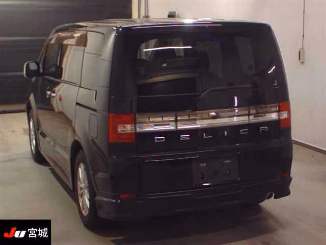 MITSUBISHI DELICA D:5