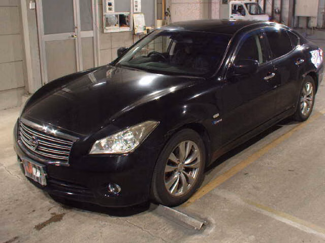 NISSAN FUGA