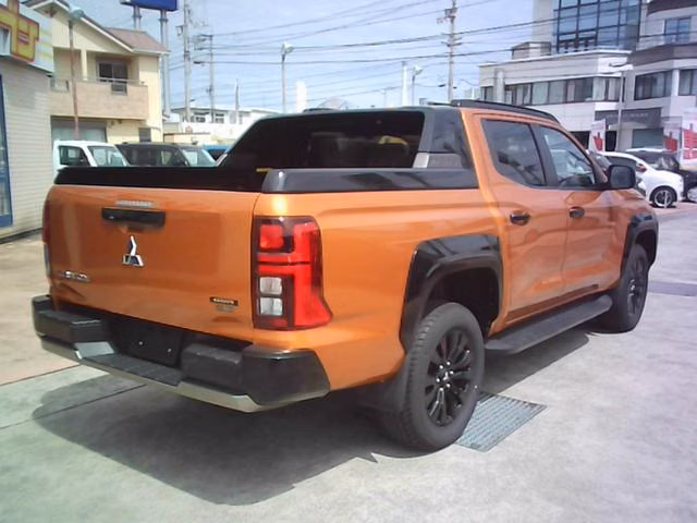 MITSUBISHI TRITON