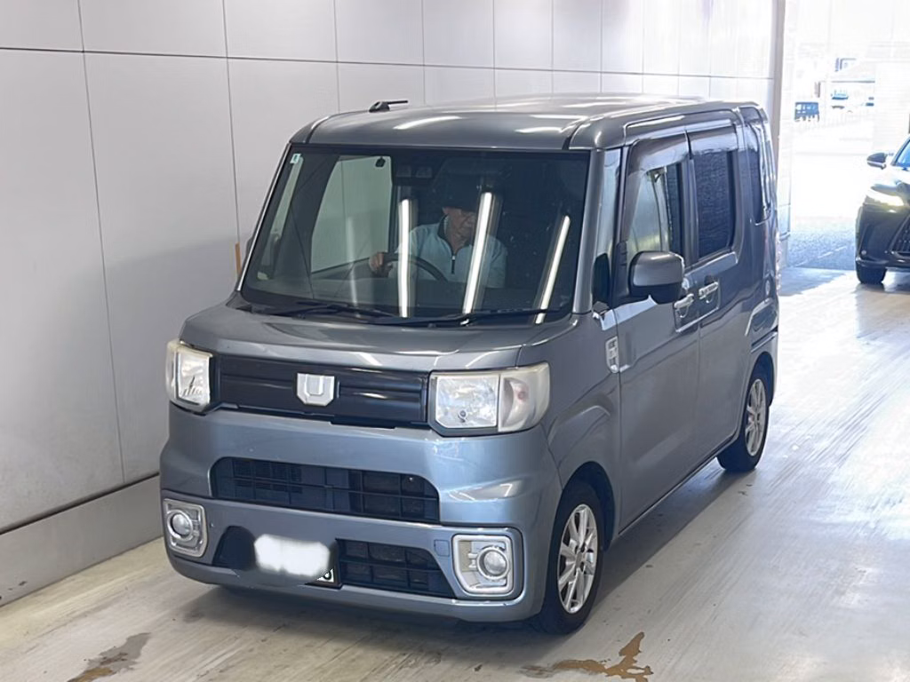 DAIHATSU WAKE