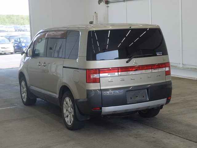 MITSUBISHI DELICA D:5
